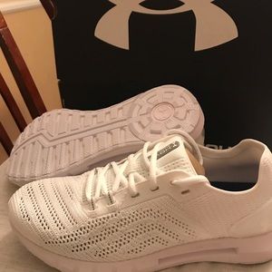 BN UA HOVR Sneakers: SZ 10.6